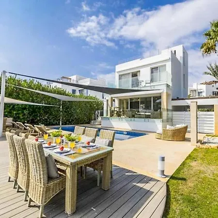 Chlorakas Sleeps 8 With Pool Air Con And Wifi Willa *
