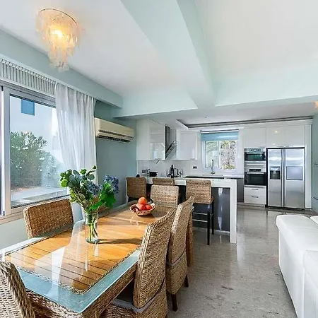 Willa Chlorakas Sleeps 8 With Pool Air Con And Wifi *