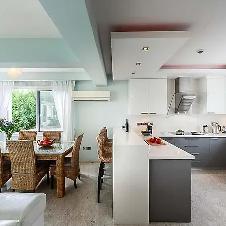 Willa Chlorakas Sleeps 8 With Pool Air Con And Wifi *