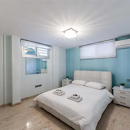 Chlorakas Sleeps 8 With Pool Air Con And Wifi *