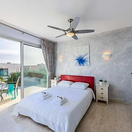 Chlorakas Sleeps 8 With Pool Air Con And Wifi Willa *