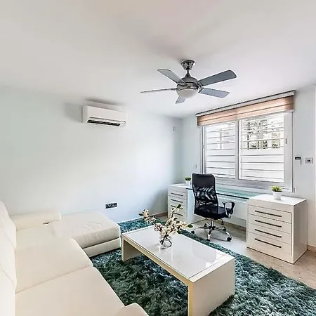 Chlorakas Sleeps 8 With Pool Air Con And Wifi *