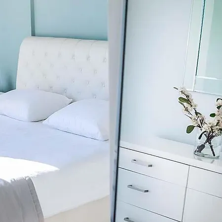 Chlorakas Sleeps 8 With Pool Air Con And Wifi *